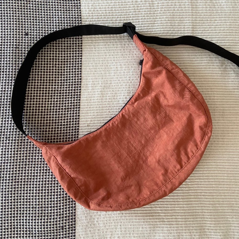 Baggu Medium Nylon Crescent Bag in Rhubarb